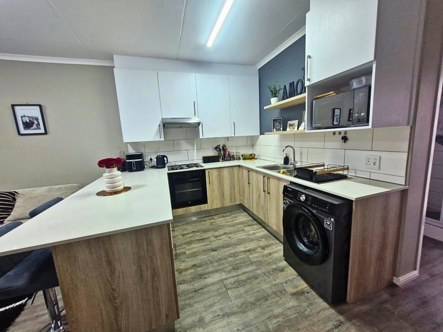 To Let 2 Bedroom Property for Rent in Haasendal Western Cape